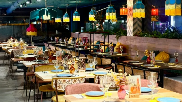 Restaurante/La Mafia se sienta a la mesa Restaurante/La Mafia se sienta a la mesa