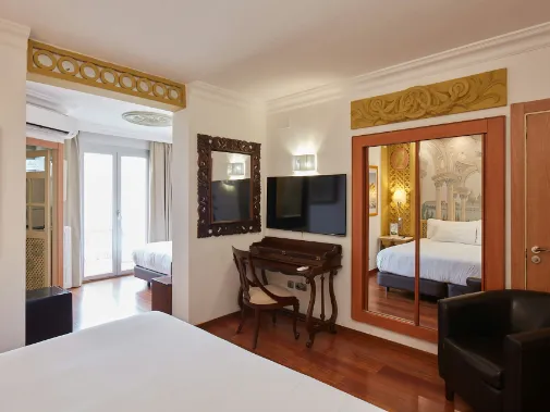 Habitaciones/Family Room with Balcony