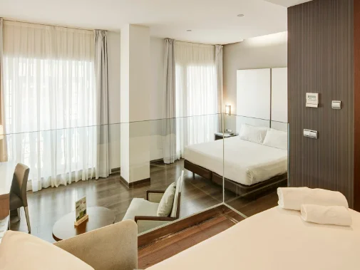 Habitaciones/Classic Triple with Double Bed