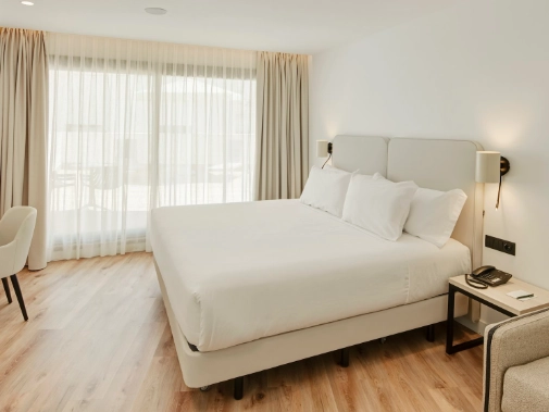 Habitaciones/Superior Triple vista mar lateral terraza