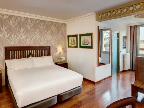 Habitaciones/Superior Triple Room with Balcony