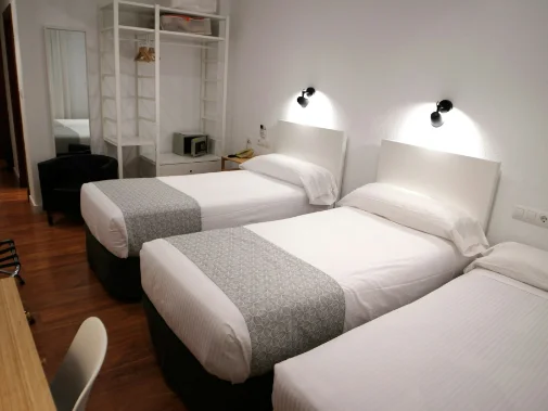 Habitaciones/Double room with extra bed