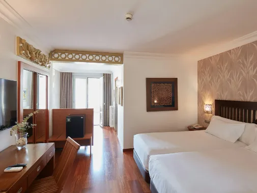 Habitaciones/Superior Triple Room with Balcony