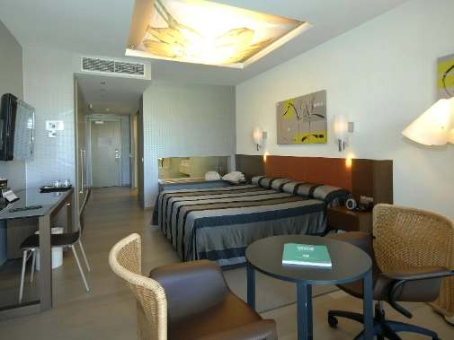 Habitaciones/Double Room + Extra Bed Habitaciones/Double Room + Extra Bed
