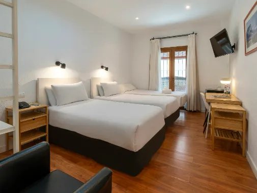 Habitaciones/Double room with extra bed