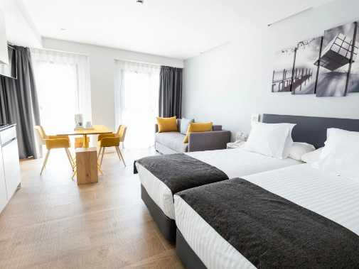 Habitaciones/Family Room